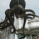 Misteri Rumah Gurita Bandung: Antara Urban Legend, Ketakutan Kolektif, dan Daya Tarik Kota